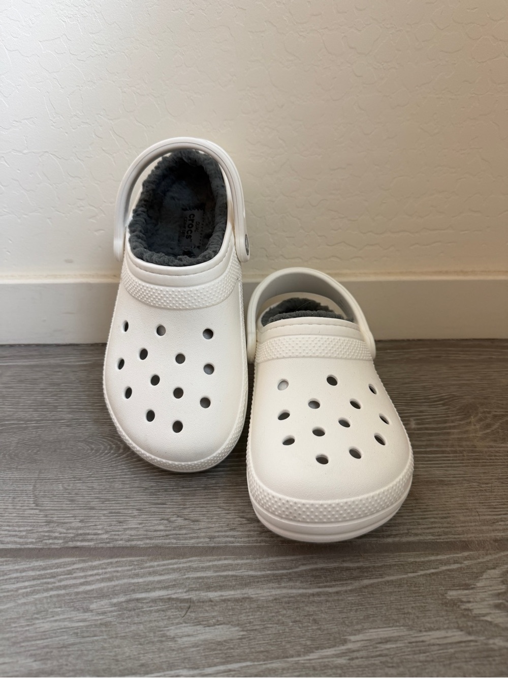 CROCS Classic Clog with Gray Faux-Fur Lining - White